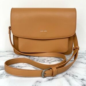 Pixie Mood Crossbody Bag Zoe Honey Color Camel Brown Minimalist Neutral NWOT